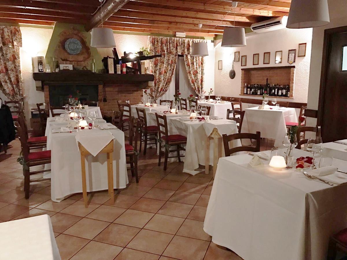 Hotel Locanda Da Carla Виджевано Экстерьер фото